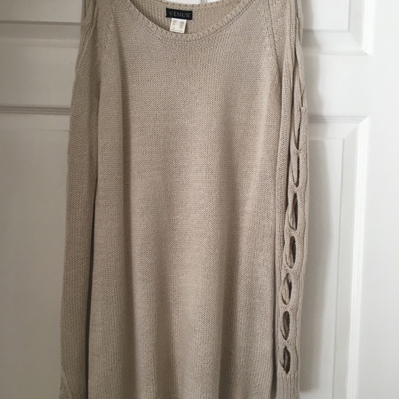 VENUS Tops - Venus sweater can be worn as a dress or long top
